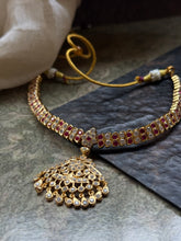 Load image into Gallery viewer, Antique gold polish classic adigai necklace