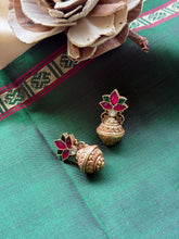Load image into Gallery viewer, Kundan work (925 silver) earrings in gold polish