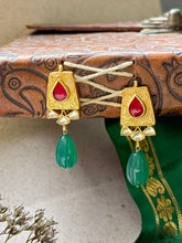 Load image into Gallery viewer, Silver 92.5 gold polish kundan earrings with onyx drops