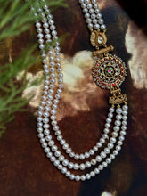 Load image into Gallery viewer, Statement pearl multilayer mope necklace
