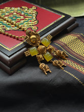 Load image into Gallery viewer, Statement vintage 925gold polish pendant with chain