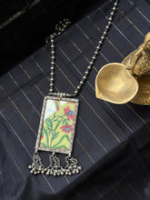 Load image into Gallery viewer, Handpainted Mughal flower pendant necklace