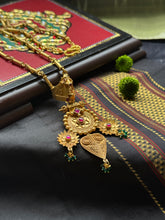 Load image into Gallery viewer, Statement vintage 925gold polish pendant with chain