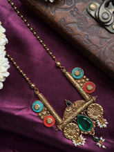 Load image into Gallery viewer, Statement vintage style gold polish necklace