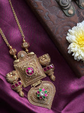 Load image into Gallery viewer, Statement vintage style 925 gold polish necklace