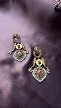 Load image into Gallery viewer, Vintage inspired (925 silver) earrings in gold polish