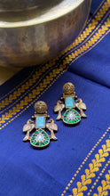 Load image into Gallery viewer, Kundan (925 silver) earrings in gold polish