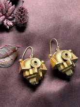 Load image into Gallery viewer, Vintage inspired (925 silver) earrings in gold polish