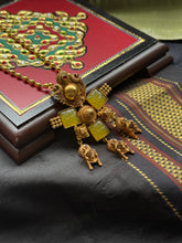 Load image into Gallery viewer, Statement vintage 925gold polish pendant with chain