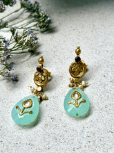Load image into Gallery viewer, Silver 92.5 gold polish inlay work earrings with onyx drops