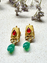 Load image into Gallery viewer, Silver 92.5 gold polish kundan earrings with onyx drops