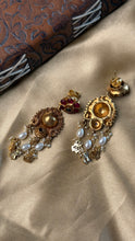 Load image into Gallery viewer, Vintage inspired (925 silver) earrings in gold polish