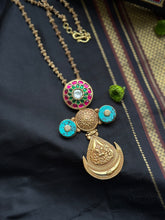 Load image into Gallery viewer, Statement vintage 925gold polish pendant with chain