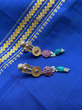 Load image into Gallery viewer, Vintage inspired (925 silver) earrings in gold polish