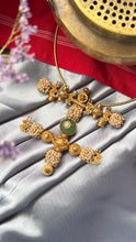 Load image into Gallery viewer, Vintage statement pendant hasli