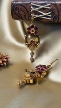 Load image into Gallery viewer, Vintage inspired (925 silver) earrings in gold polish
