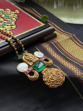 Load image into Gallery viewer, Statement vintage 925gold polish pendant with chain