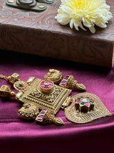 Load image into Gallery viewer, Statement vintage style 925 gold polish necklace