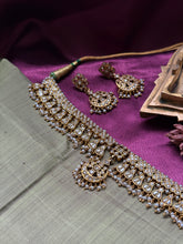 Load image into Gallery viewer, Statement white kundan necklace with earrings