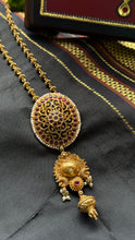 Load image into Gallery viewer, Statement vintage 925gold polish pendant with chain