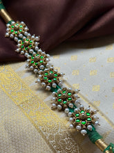 Load image into Gallery viewer, Emerald green & pearl bracelet/ Ponchi