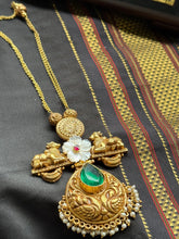 Load image into Gallery viewer, Statement vintage 925gold polish pendant with chain