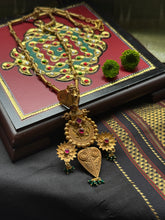 Load image into Gallery viewer, Statement vintage 925gold polish pendant with chain