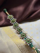 Load image into Gallery viewer, Emerald green & pearl bracelet/ Ponchi