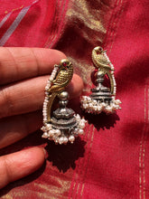 Load image into Gallery viewer, Parrot dual tone earrings