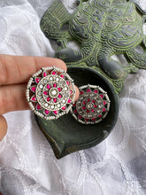 Load image into Gallery viewer, Round Kundan Studs
