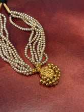 Load image into Gallery viewer, Statement vintage style pearl bunch with nagru
