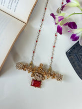 Load image into Gallery viewer, Statement vintage style coral pendant neckchain
