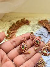 Load image into Gallery viewer, Statement mango necklace with earrings in silver 925 and gold polish
