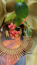 Load image into Gallery viewer, Statement vintage style necklace set
