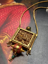 Load image into Gallery viewer, Vintage style pendant necklace
