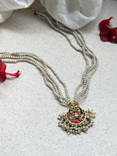 Load image into Gallery viewer, Pearl bunch necklace
