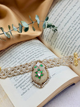 Load image into Gallery viewer, Statement pearl choker
