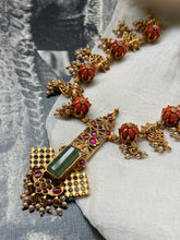 Load image into Gallery viewer, Coral necklace in silver 925 and gold polish
