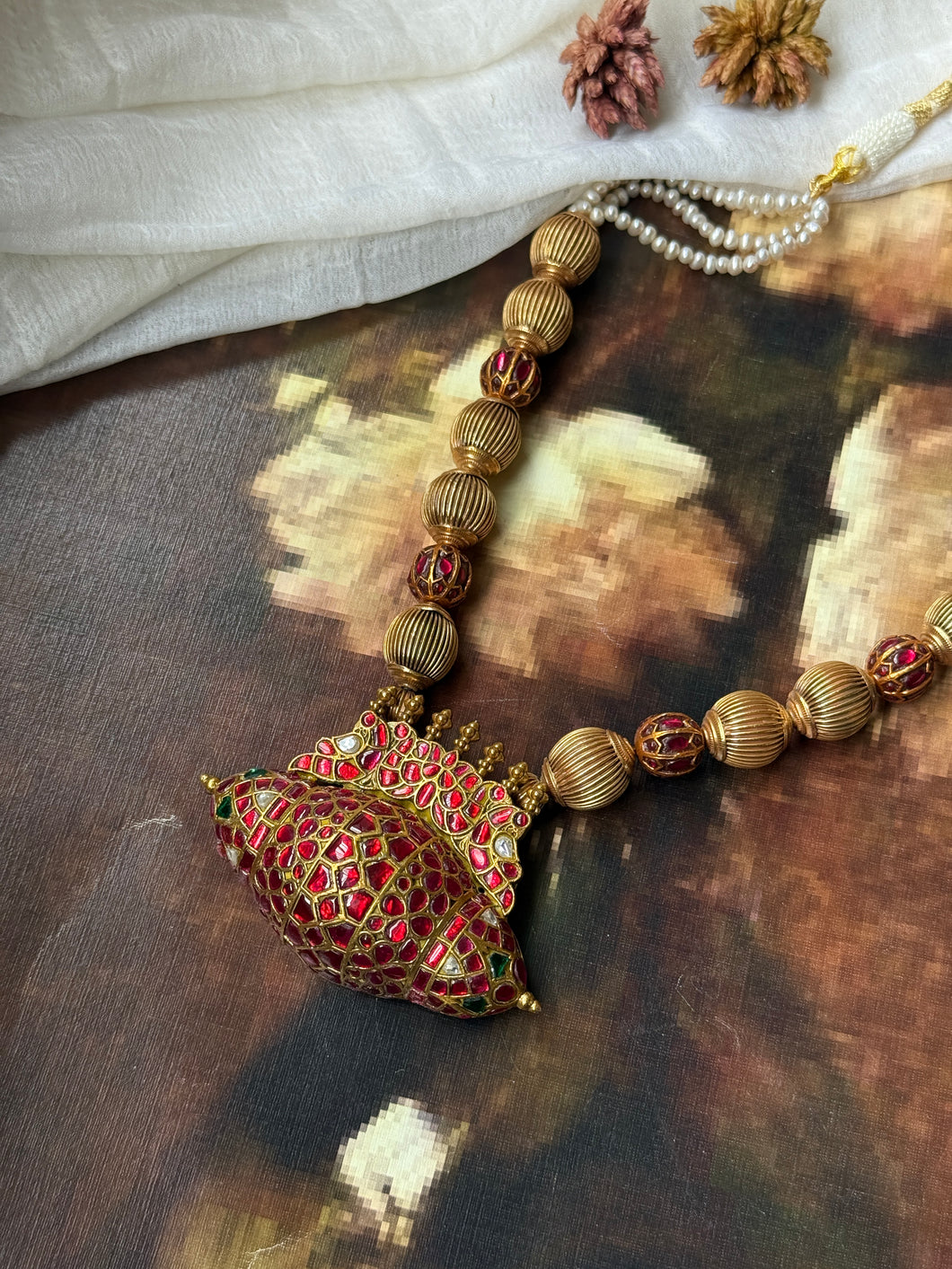 Statement kundan necklace