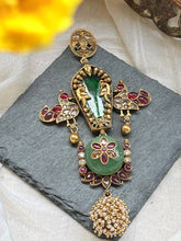 Load image into Gallery viewer, Statement vintage 925 gold polish pendant
