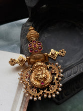 Load image into Gallery viewer, Vintage statement pendant with hasli
