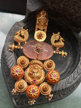Load image into Gallery viewer, Vintage statement pendant with hasli
