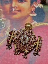 Load image into Gallery viewer, Vintage style statement pendant
