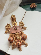 Load image into Gallery viewer, Vintage statement pendant with hasli
