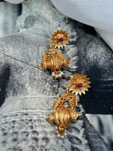 Load image into Gallery viewer, Vintage style (925 silver) earrings in gold polish
