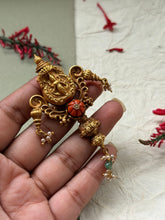 Load image into Gallery viewer, Gold polished, vintage style pendant in silver 925
