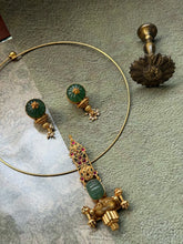 Load image into Gallery viewer, Vintage style hasli pendant set
