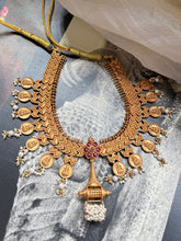 Load image into Gallery viewer, Statement vintage style kundan necklace set

