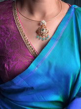 Load image into Gallery viewer, Vintage style pendant with cut stones
