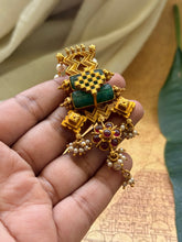 Load image into Gallery viewer, Vintage style pendant with pearl chain
